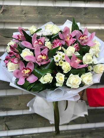 Букет цветов из: Розы и Хризантемы в Бакалы Башкортостан