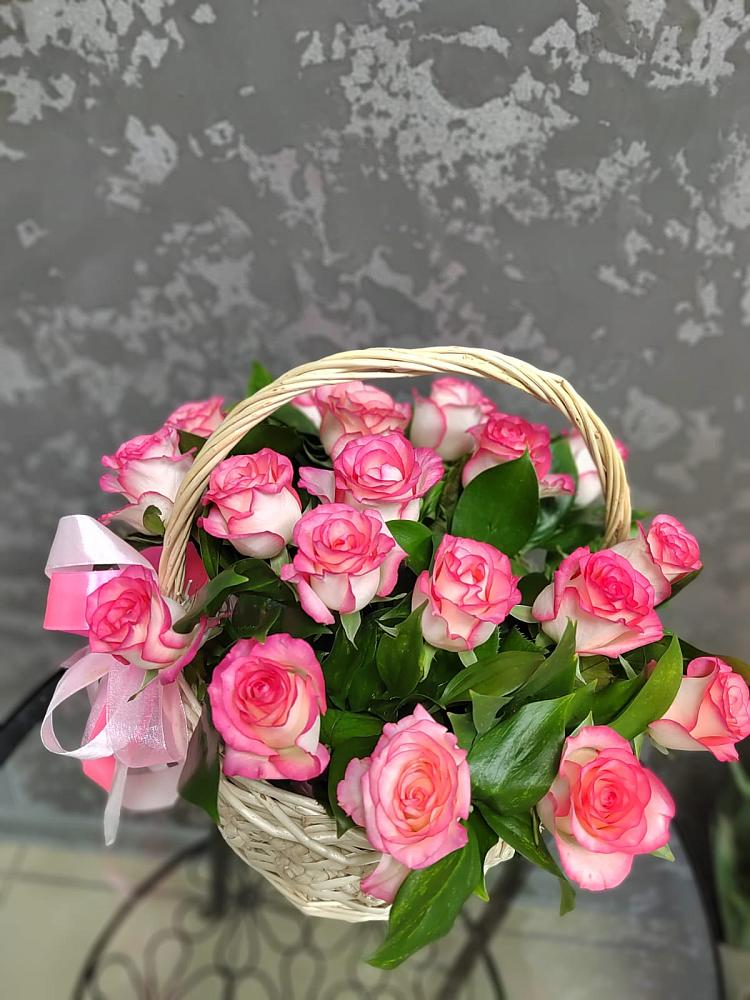 Композиция французская провинция в Бакалы Башкортостан Цветочная композиция из Розы в корзине в Бакалы Башкортостан