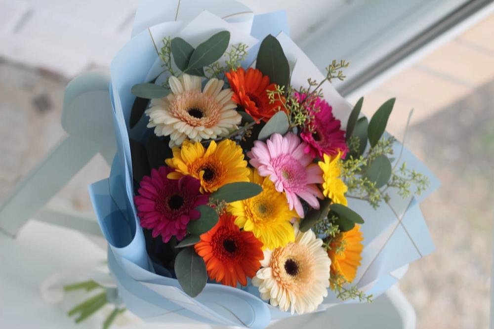 Букет мини герберы в Бакалы Башкортостан Букет цветов из: Герберы в Бакалы Башкортостан