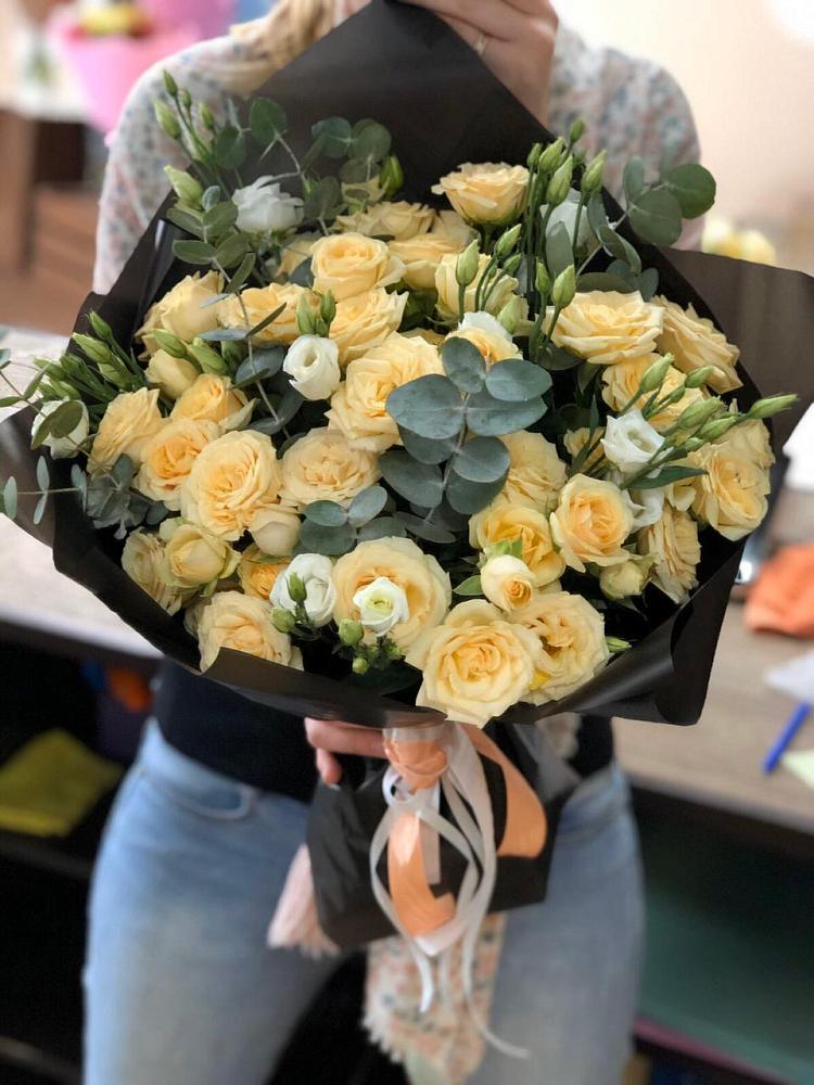 Букет птица счастья в Бакалы Башкортостан Букет цветов из: Розы и Лизиантусы в Бакалы Башкортостан