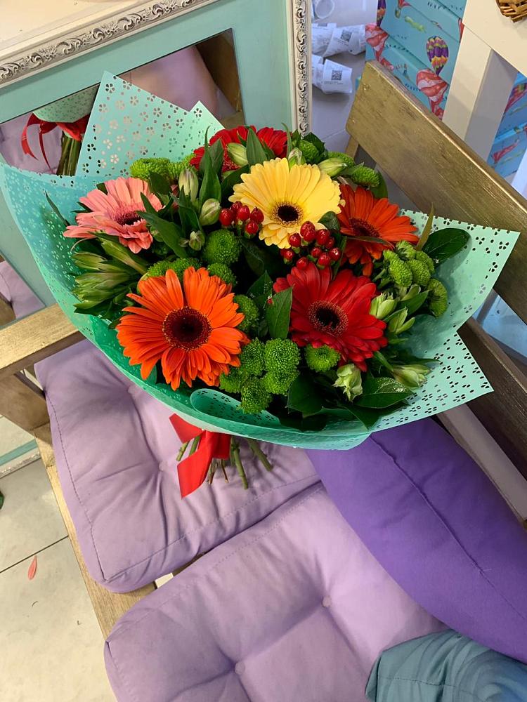 Букет цветочная поляна в Бакалы Башкортостан Букет цветов из: Герберы, Хризантемы и Альстромерии в Бакалы Башкортостан