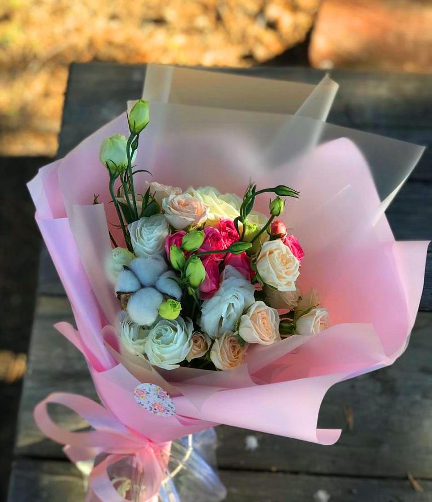 Букет цветов из: Розы и Лизиантусы в Бакалы Башкортостан