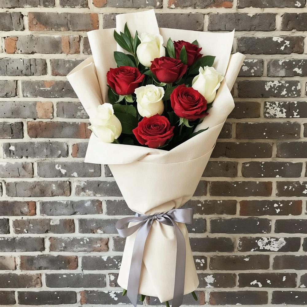 Букет красно-белые розы в Бакалы Башкортостан Букет цветов из: Розы в Бакалы Башкортостан