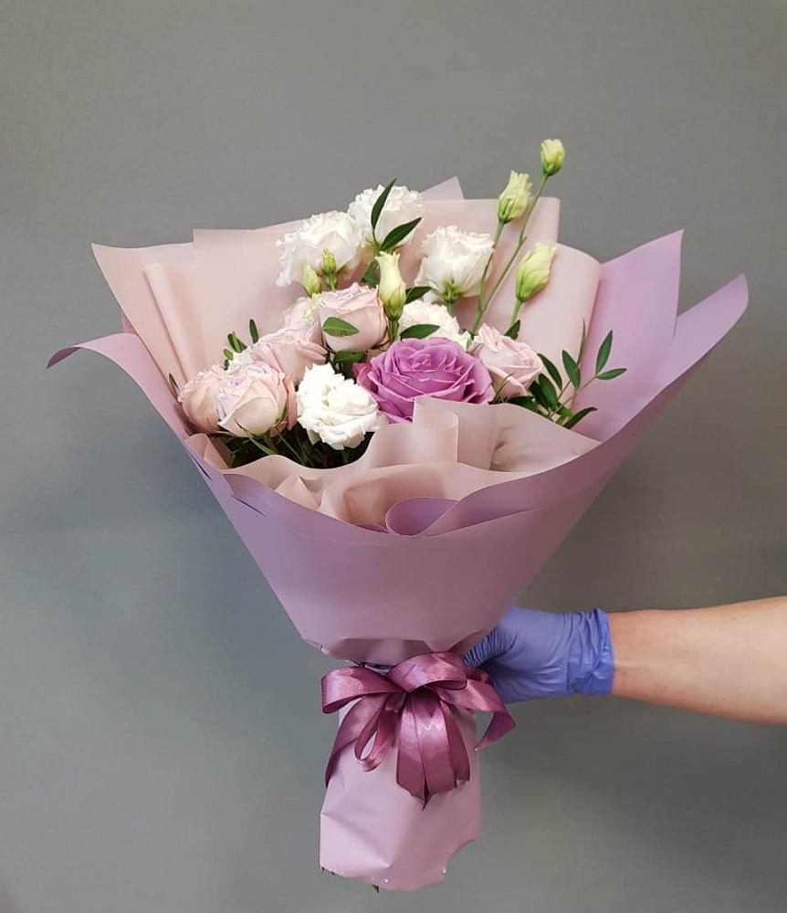 Букет Легкое дыхание в Бакалы Башкортостан Букет цветов из: Розы и Лизиантусы в Бакалы Башкортостан