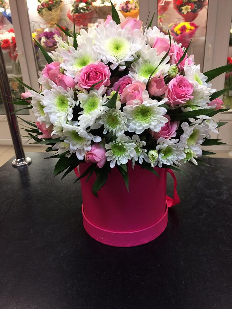 Композиция грация в Бакалы Башкортостан Цветочная композиция из Розы и Хризантемы в шляпной коробке в Бакалы Башкортостан