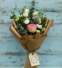 Букет нежный привет в Бакалы Башкортостан Букет цветов из:  Розы и Лизиантусы в Бакалы Башкортостан