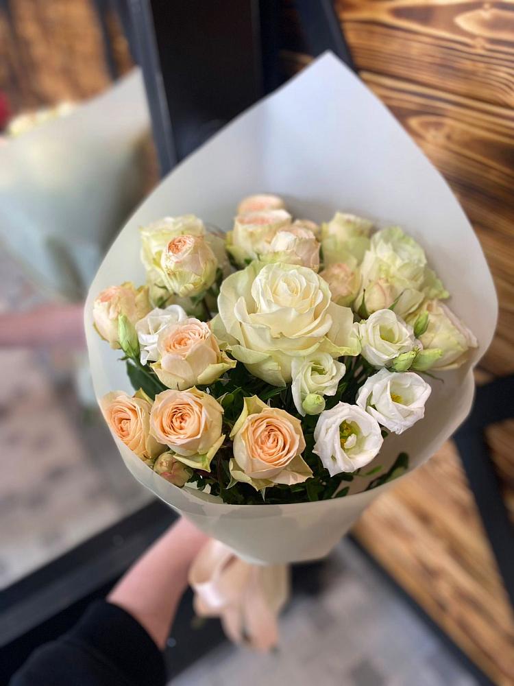 Букет Летний бриз в Бакалы Башкортостан Букет цветов из: Розы и Лизиантусы в Бакалы Башкортостан