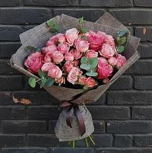 Букет розы в пальмах в Бакалы Башкортостан Букет цветов из:  Розы в Бакалы Башкортостан